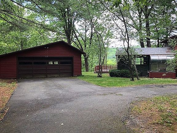 4th image of 9 Cherry Hill Ln