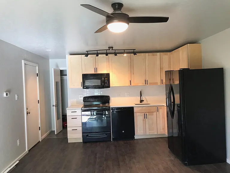 1133 Straight Creek Dr #J101 — Photo 2