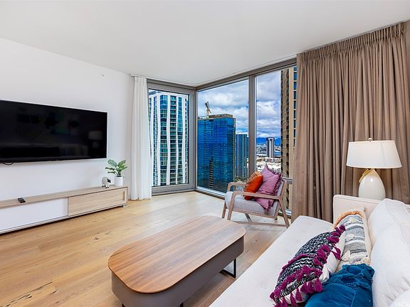 4th image of 1001 Queen St #3003