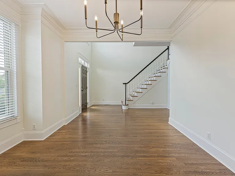 604 Clayborne Ct — Photo 10