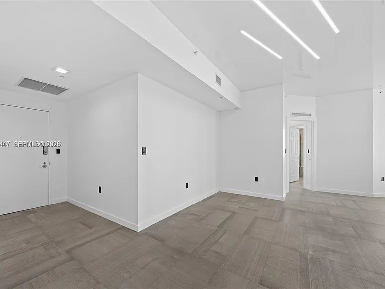 1745 Hallandale Beach Blvd #Penthouse 05W — Photo 3