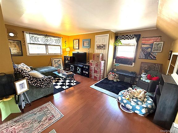 2nd image of 195 Clunie Ave Floor 2