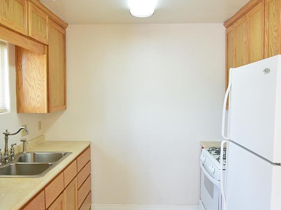 5th image of 210 Ronald Dr #B