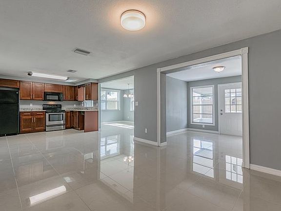 4th image of 3704 Beechwood Dr