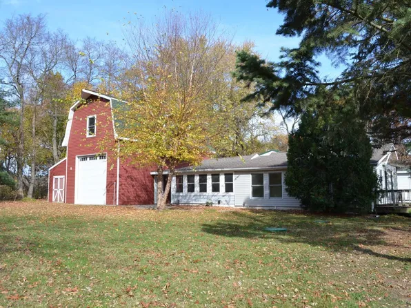 1806 N Longshore Dr, Walkerton, IN 46574