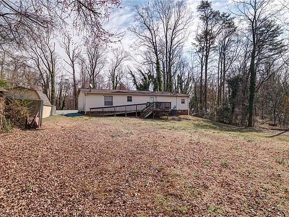 3rd image of 230 Sun View Rd