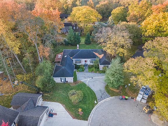 2nd image of 616 Saint Andrews Ct SE