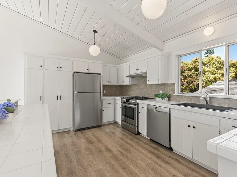 13981 Mercado Dr — Photo 18