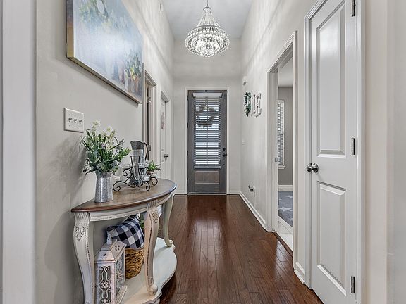 3rd image of 485 Cherokee Cir
