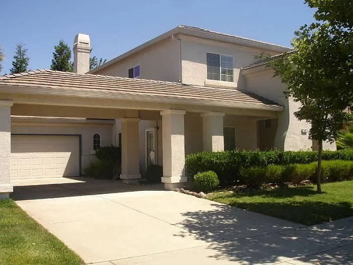 4 bed, 2016 sqft, $3,150 — Photo 1