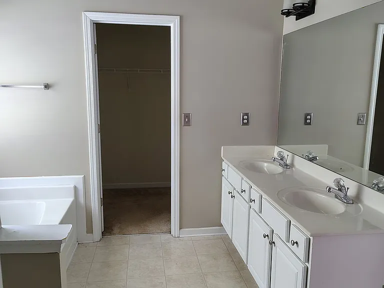 1418 Dulwich Ct — Photo 4