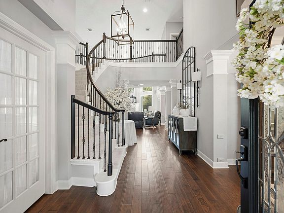 4th image of 3111 Sabine Point Way