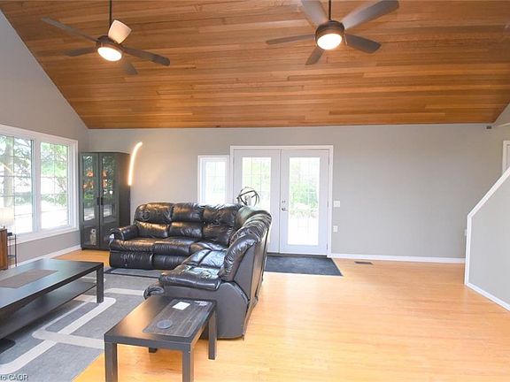 5th image of 949 Upper Paradise Rd