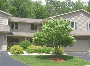 1035 Shadowood Cir UNIT 2, West Bend, WI 53095