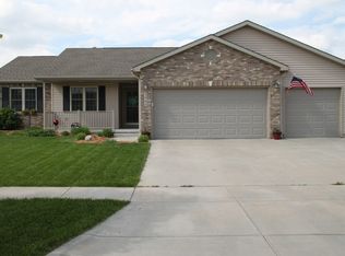 5900 Clear Creek Dr, Lincoln, NE 68516