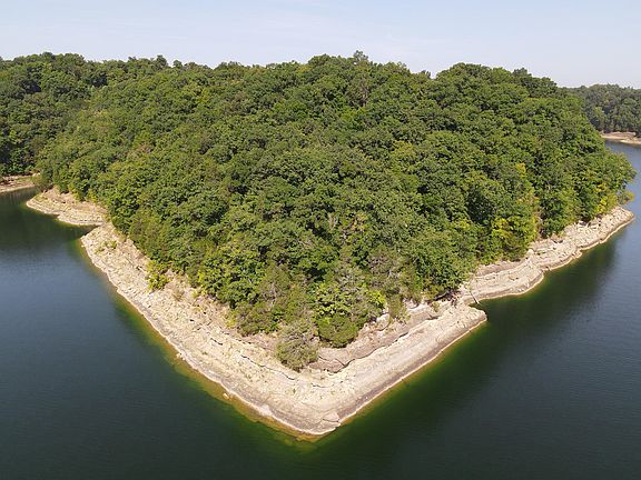 3rd image of 40 Village Point Ln