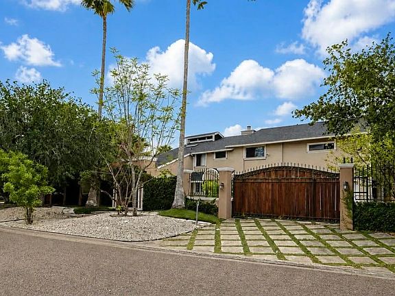 2nd image of 3110 Jacaranda Dr