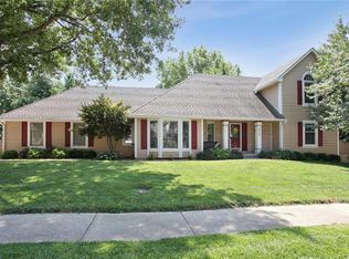 2012 NE Waterfield Pl, Blue Springs, MO 64014