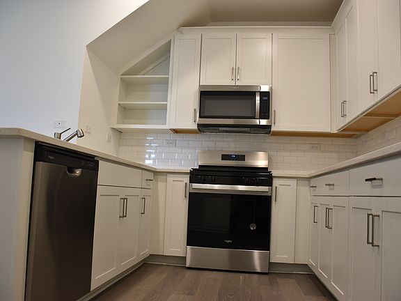 5th image of 249 Silver Myrtle Ct