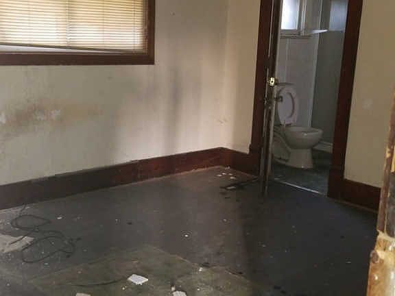5th image of 1901 N Peoria Ave