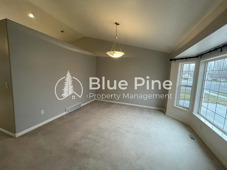 3863 Ridgeview Cir — Photo 2