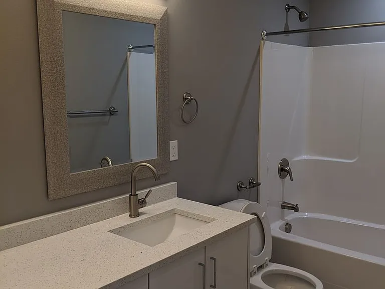 7655 Parkland Dr — Photo 14