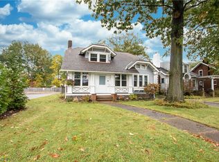 13027 Cedar Rd, Cleveland Heights, OH 44118