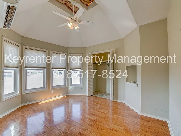 1303 S Lawton Ave #E — Photo 13