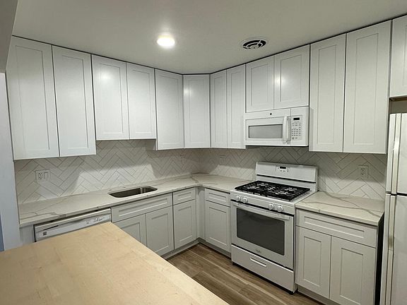 2nd image of 11909 Alberta Dr