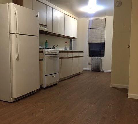 3rd image of 300 E 78th St APT 3N