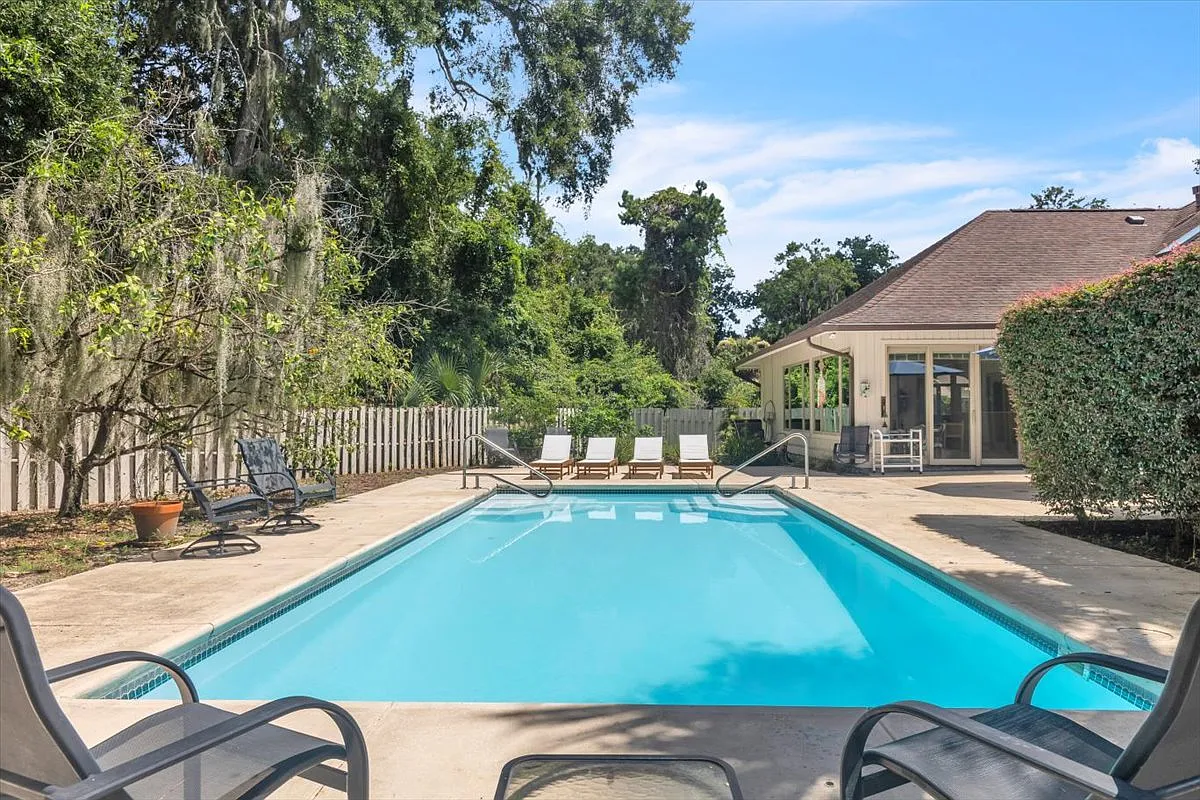 3 bed, 2.5 bath, 3207 sqft, $4,950 — Photo 1