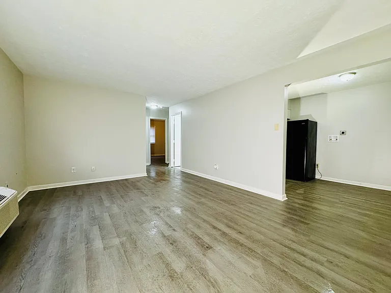 125 E Walnut St #29 — Photo 8