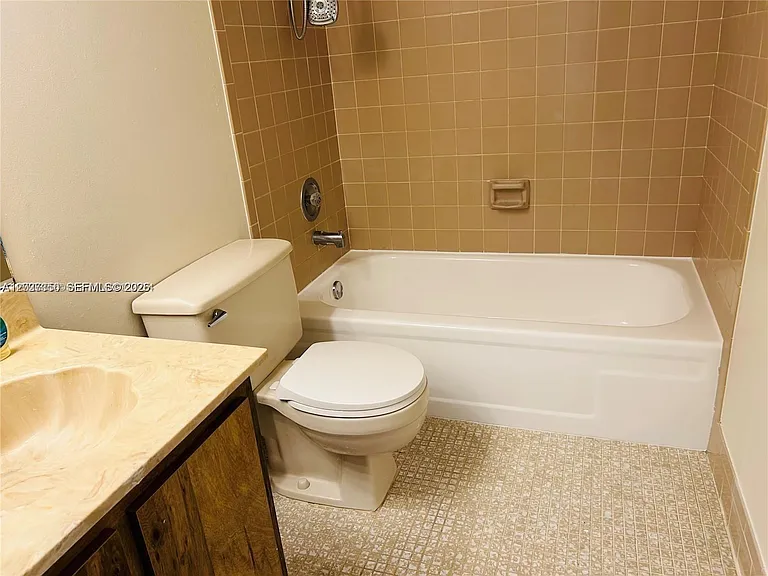 8600 N Sherman Cir #504 — Photo 14