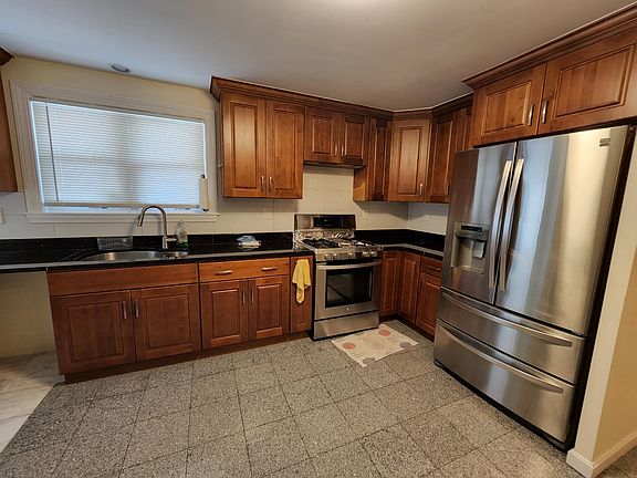 4th image of 15 Merrymount Ave #2