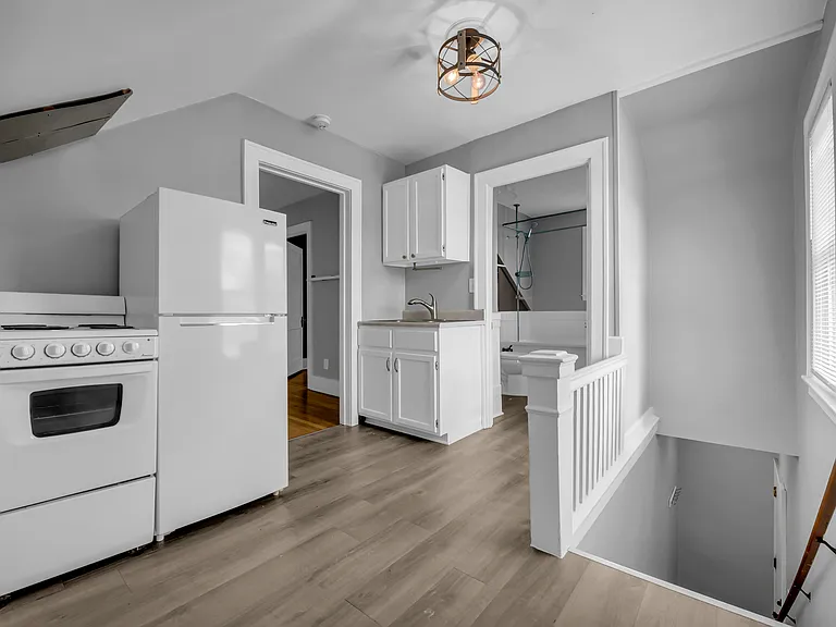 23921 Oxford St #2 — Photo 5