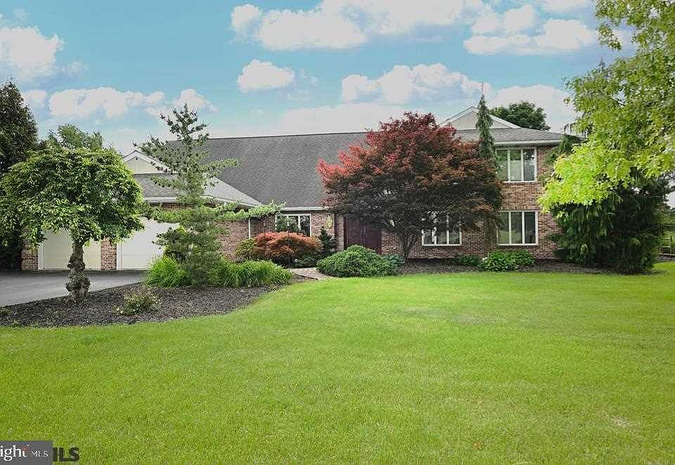 1st image of 1003 Greenbriar Dr
