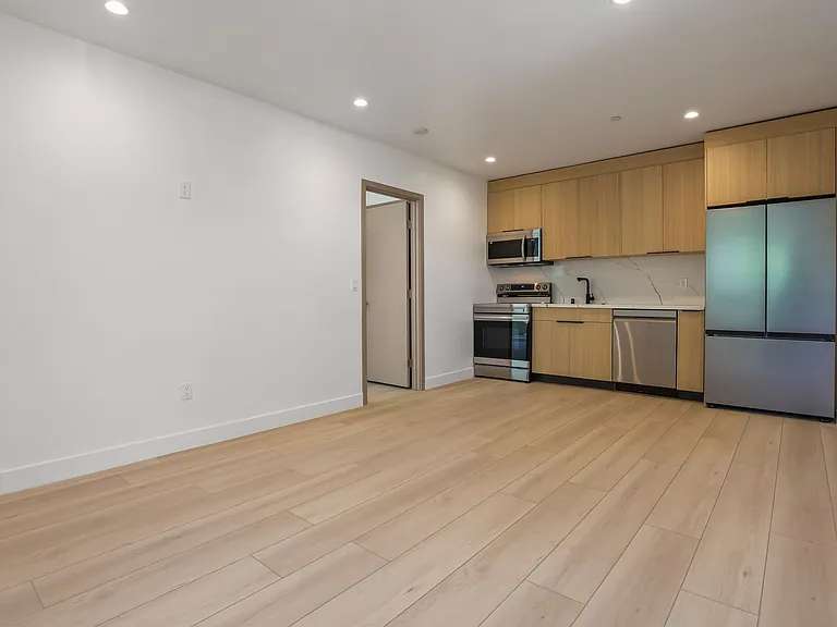 11004 Hortense St — Photo 7