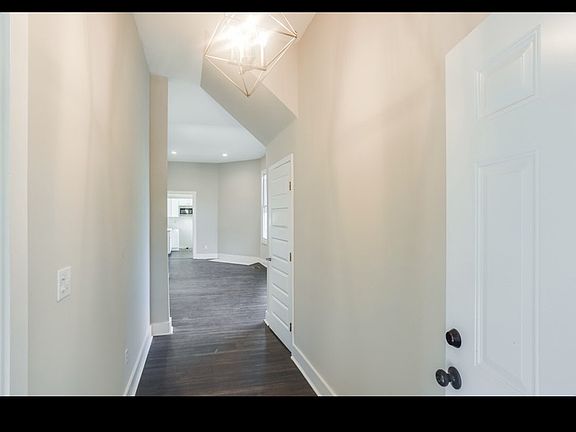 5th image of 409 W 39th St #581939