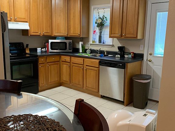 3rd image of 2770 Bay St APT B