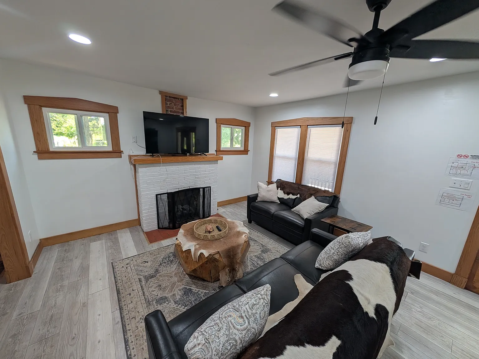 2 bed, 1.5 bath, 1330 sqft, $1,900 — Photo 3