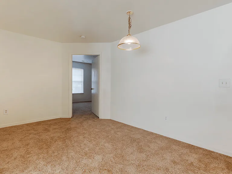 Oak Crest Apartments — Photo 28