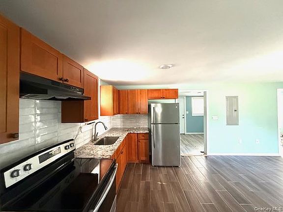 4th image of 42 Devlin Road