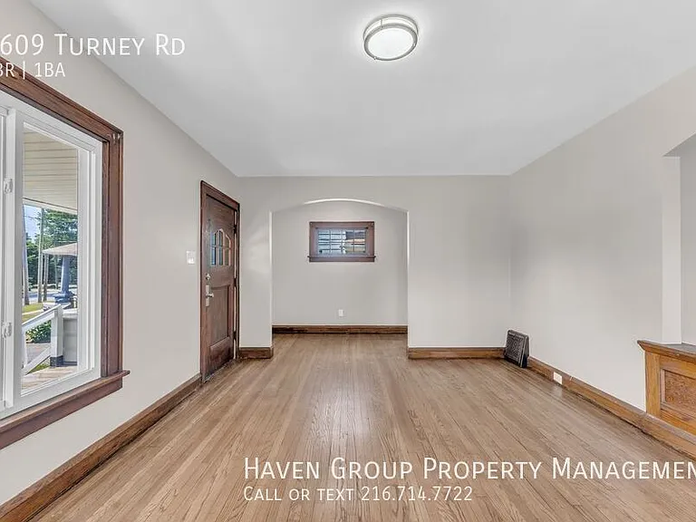 4609 Turney Rd — Photo 5