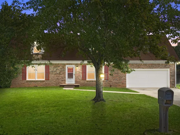 1571 Barrett Dr, Clarksville, TN 37043