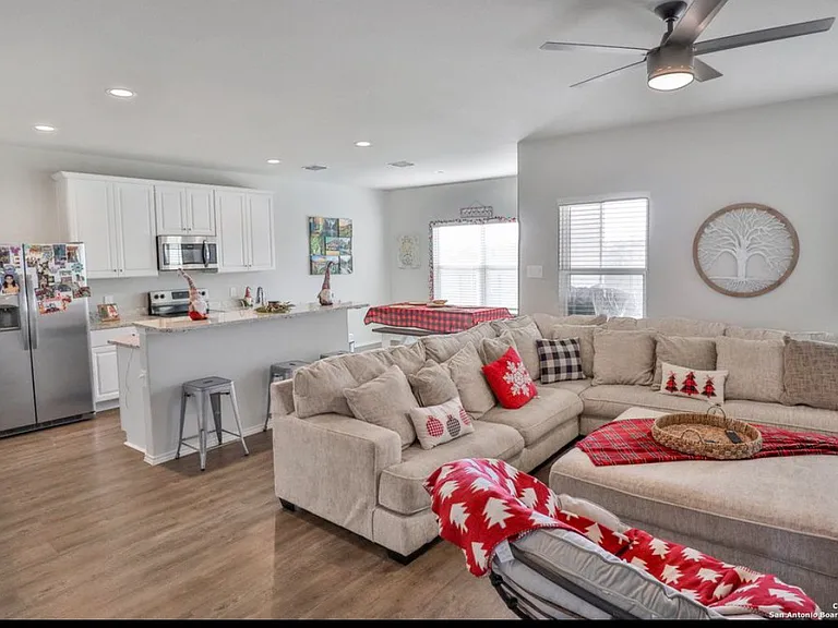 6011 Macdona Rdg — Photo 2