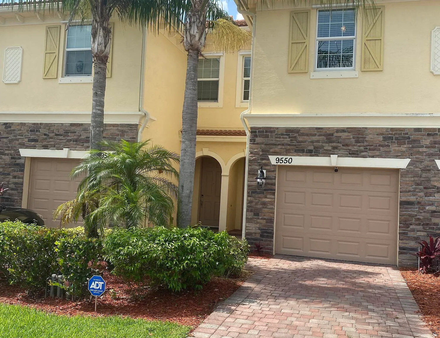 3 bed, 2.5 bath, 1614 sqft, $2,400 — Photo 1