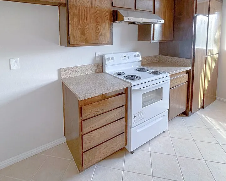 718 N Monterey St — Photo 46