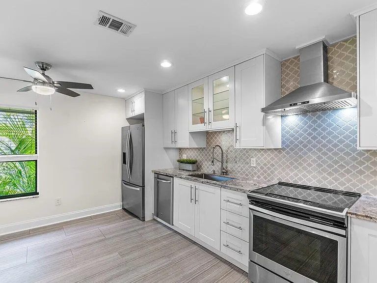 9240 Sabal Ridge Cir #B — Photo 5