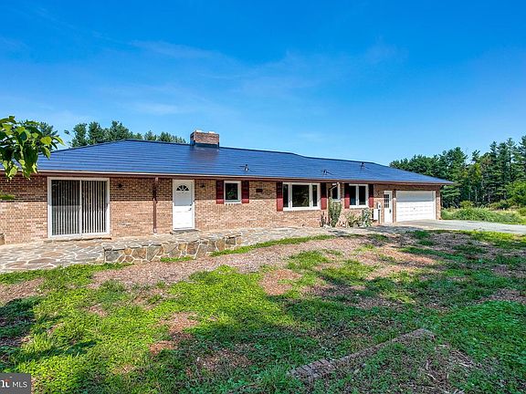 3rd image of 3292 Rosemary Ln