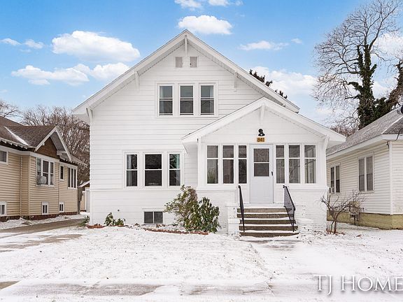 2nd image of 841 Washington Ave